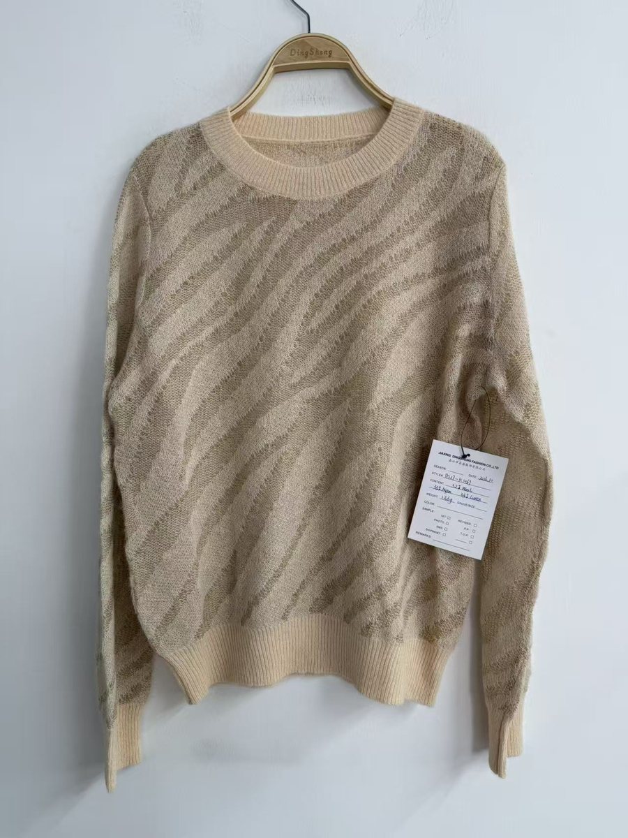 Beige zebra-stripe jacquard pullover, style DS27-K1069, from the Knitwear World sample collection