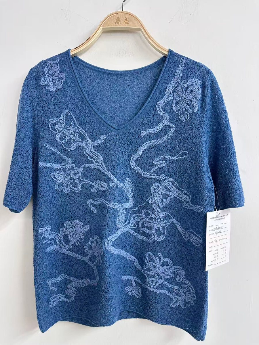 Blue short-sleeve wool top with floral pattern, style DS27-K04004, from the Knitwear World sample collection