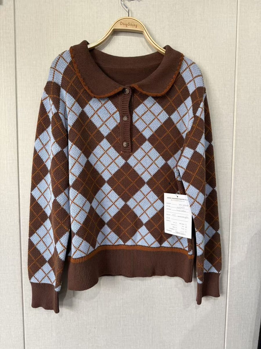 Brown and blue argyle sweater with Peter Pan collar, style DS27-526177, from the Knitwear World sample collection