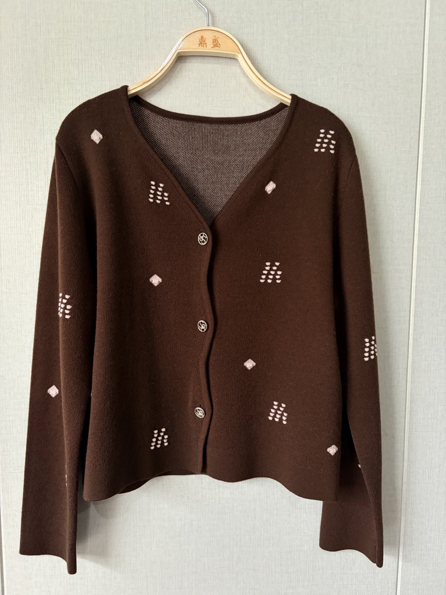 Brown cardigan with embroidered dash motifs, style DS27-K04023, from the Knitwear World sample collection