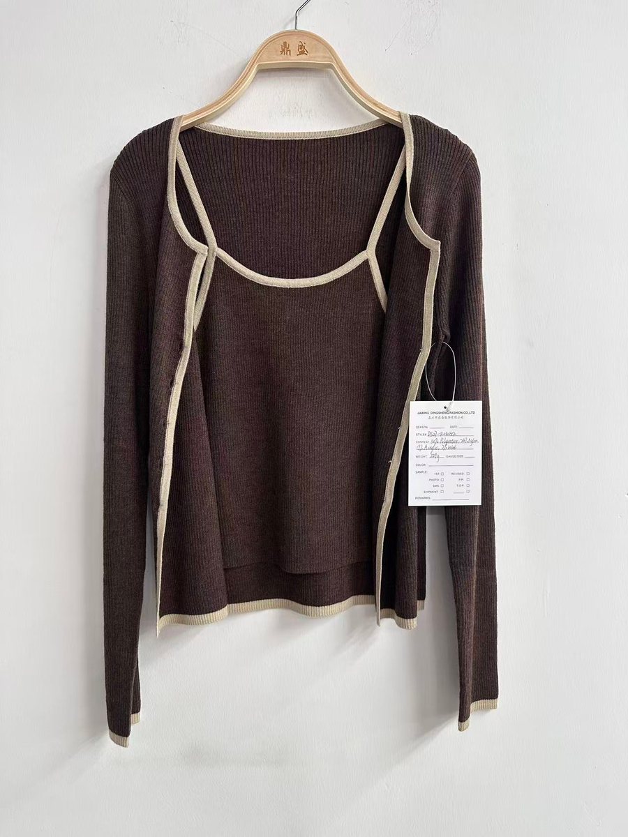 Brown layered-look cardigan with cream piping, style DS27-K04042, from the Knitwear World sample collection