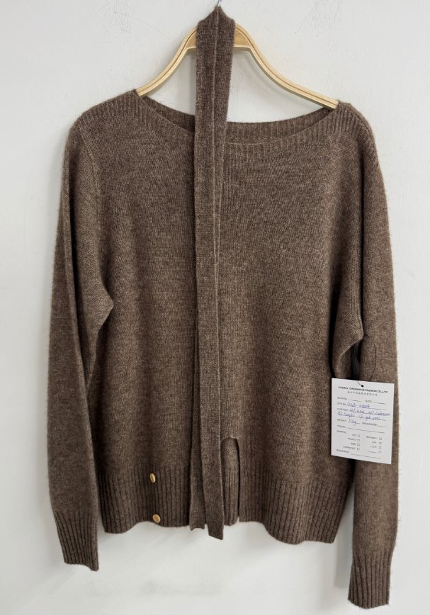 Brown wool-cashmere pullover with scarf, style DS27-K06016, from the Knitwear World sample collection