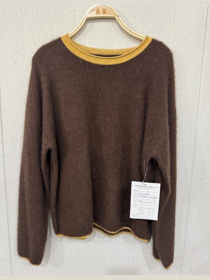 Brown wool-cashmere pullover with yellow tipping, style DS27-K04063, from the Knitwear World sample collection