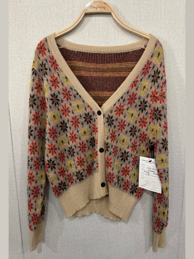 Camel floral jacquard V-neck cardigan, style DS26-08102, from the Knitwear World sample collection
