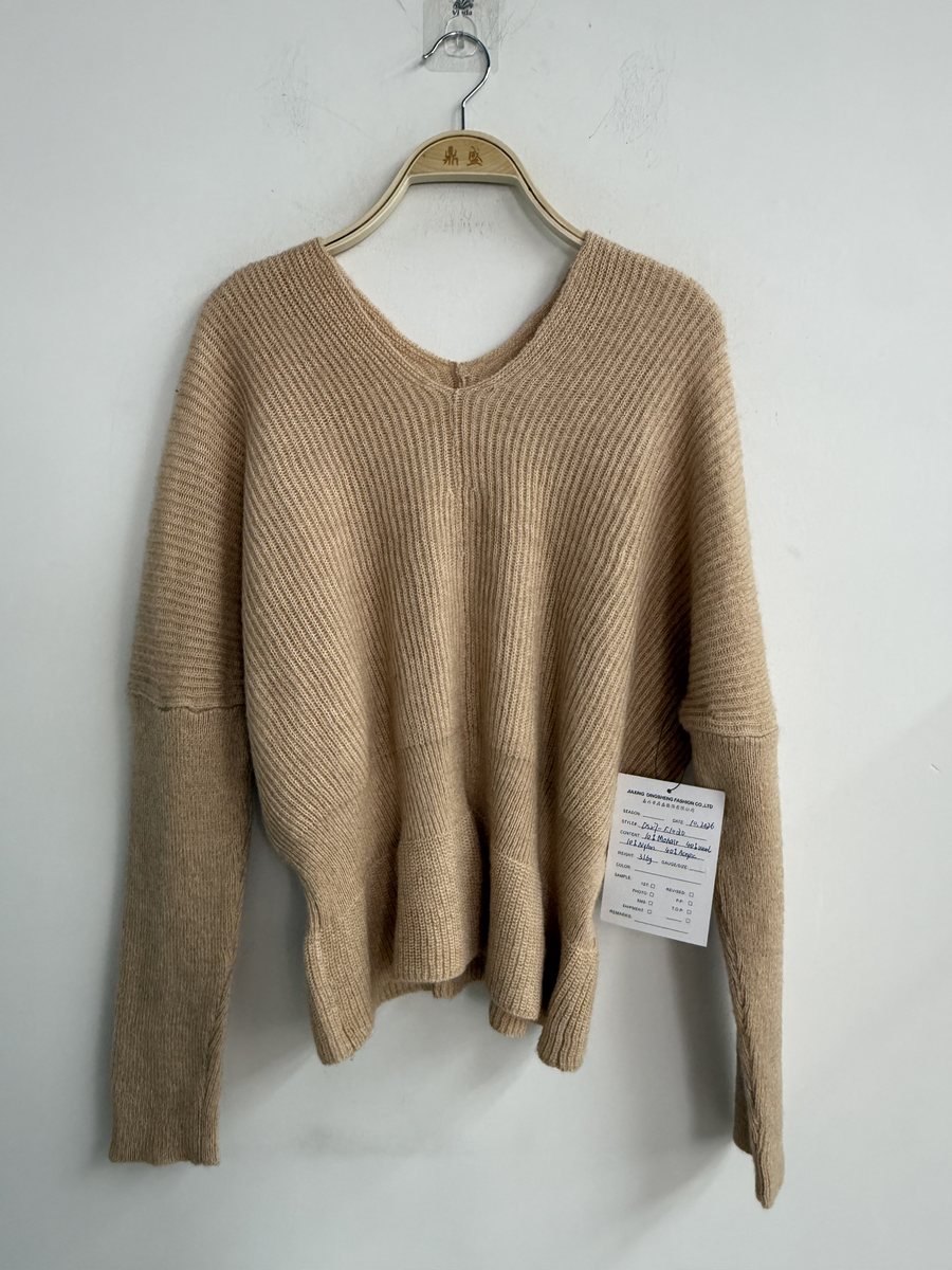 Camel rib V-neck batwing pullover, style DS27-K1020, from the Knitwear World sample collection