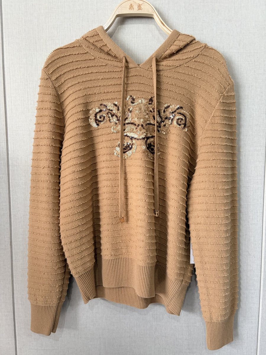 Camel textured wool hoodie with sequin motif, style DS27-K04020, from the Knitwear World sample collection