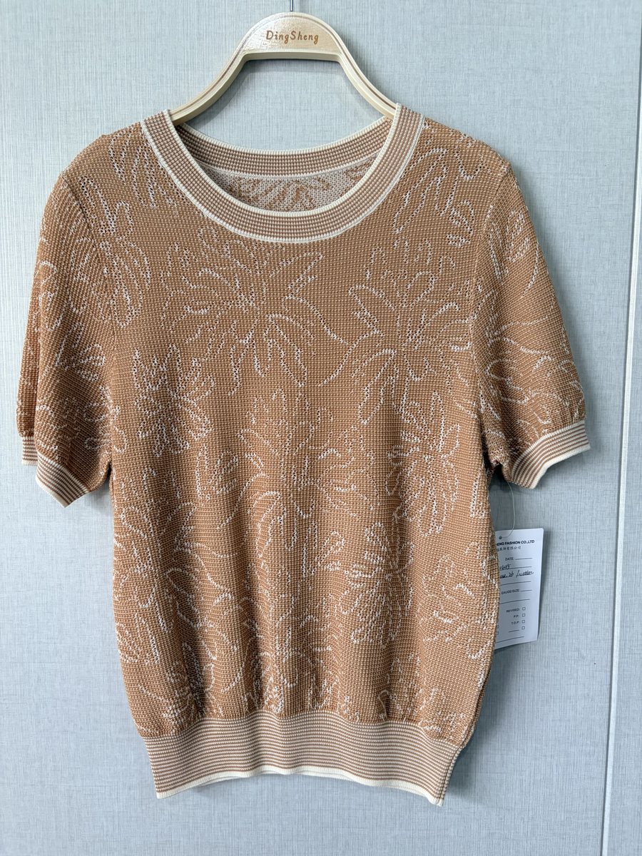 Caramel short-sleeve top with floral line pattern, style DS27-K04015, from the Knitwear World sample collection