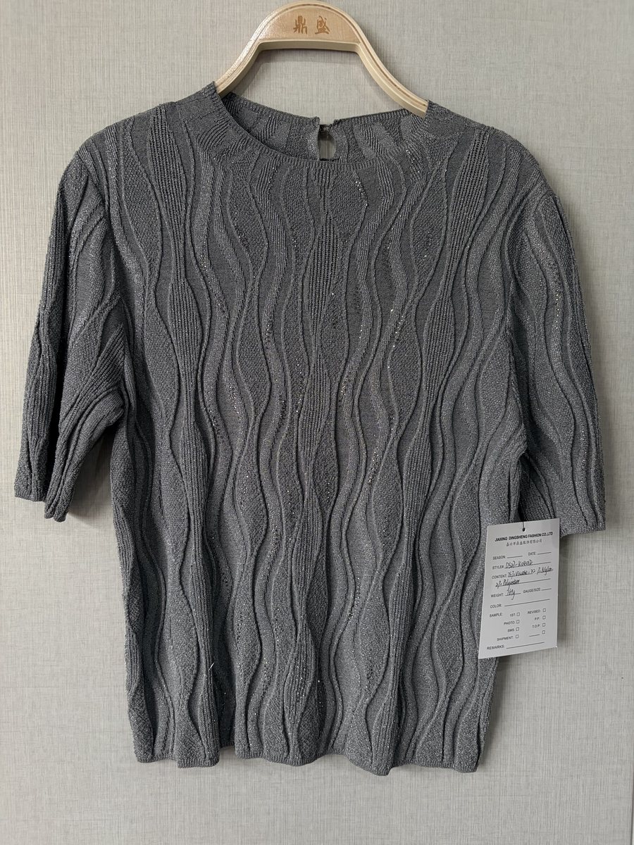 Charcoal wave-texture short-sleeve top, style DS27-K04012, from the Knitwear World sample collection