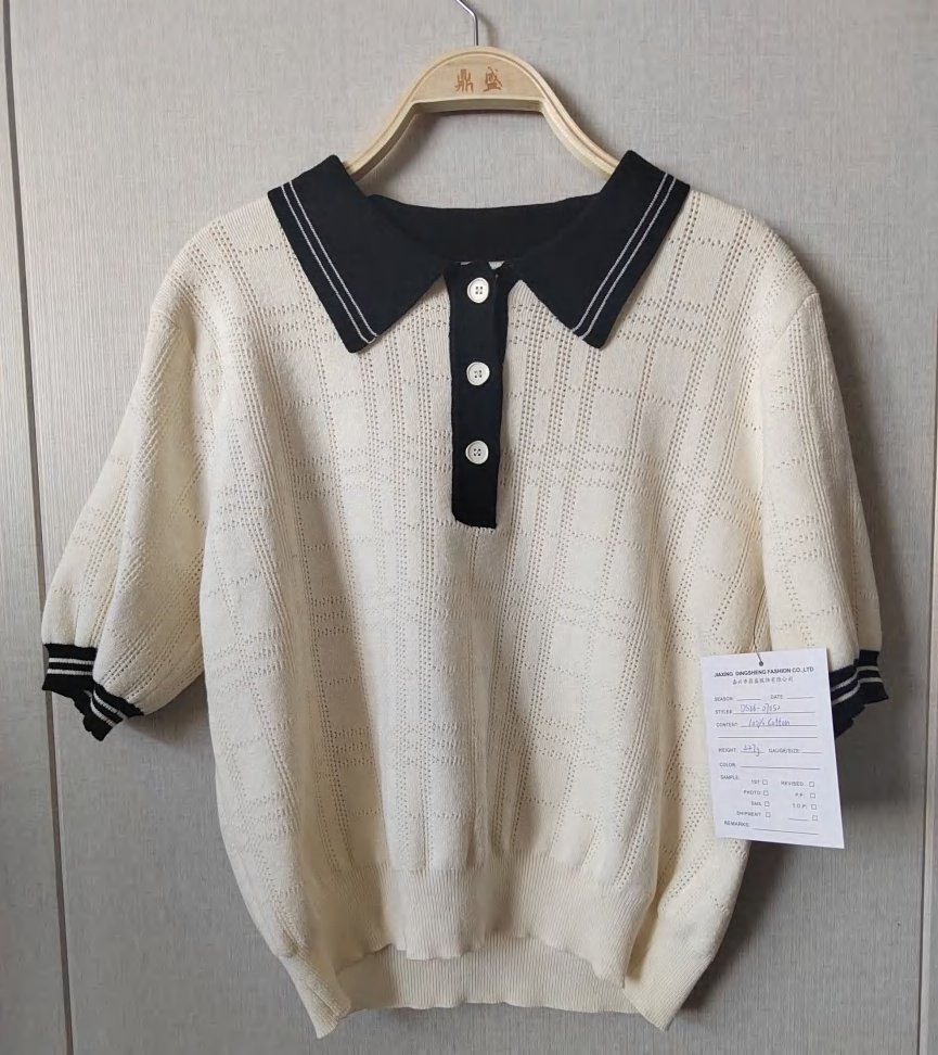 Cream knit polo with navy collar and tipping, style DS26-07050, from the Knitwear World sample collection