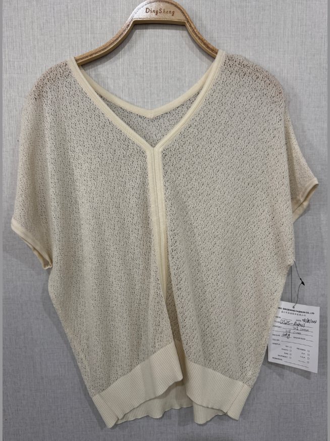 Cream open-knit V-neck short-sleeve top, style DS25-R08023, from the Knitwear World sample collection