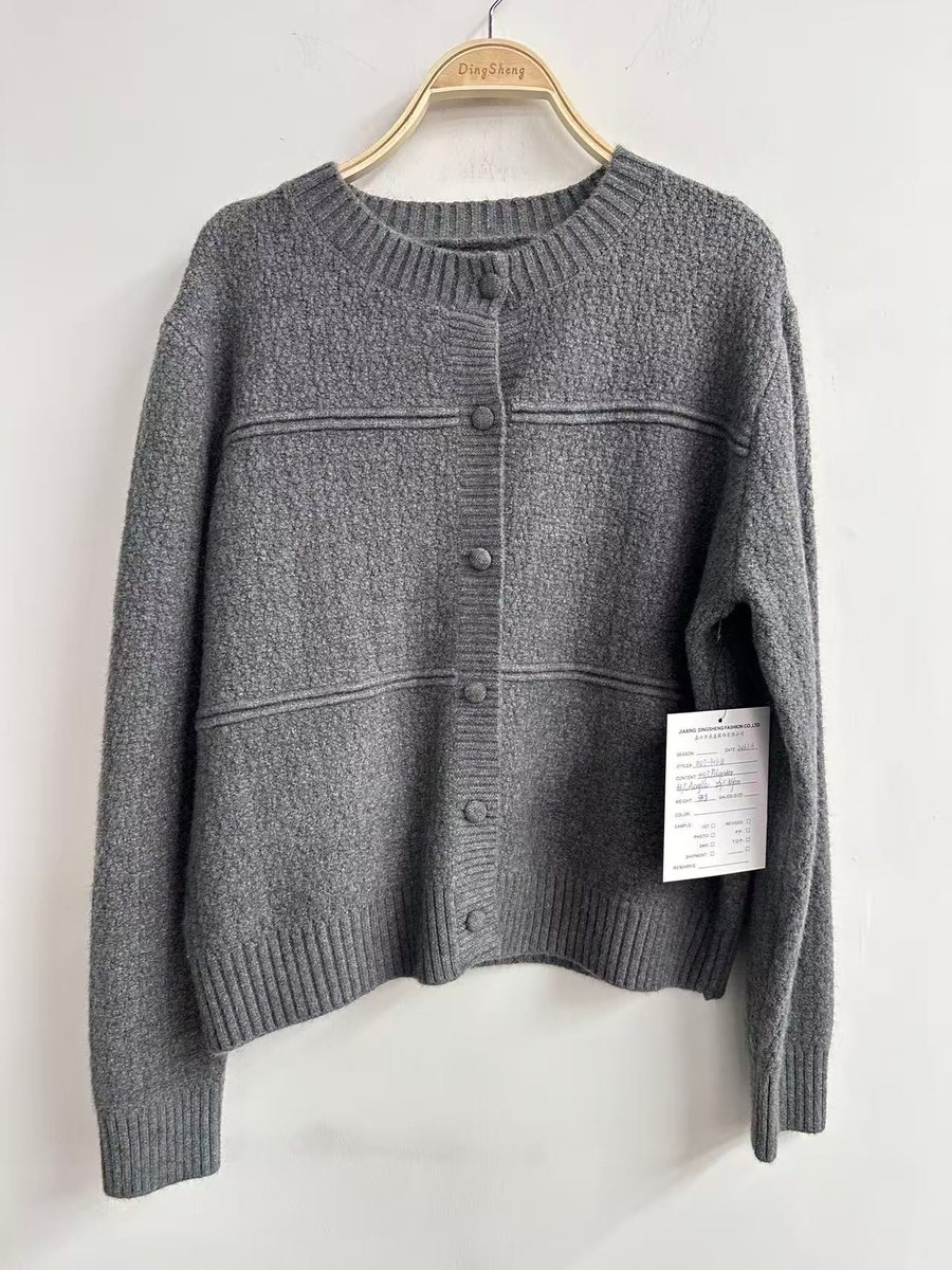 Grey cardigan with tuck-stripe texture, style DS27-K01018, from the Knitwear World sample collection