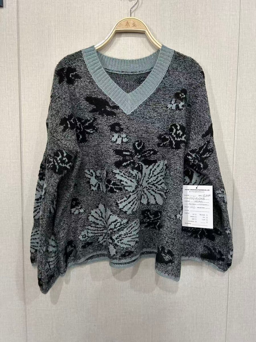 Grey floral jacquard V-neck pullover with blue tipping, style DS27-K070018, from the Knitwear World sample collection
