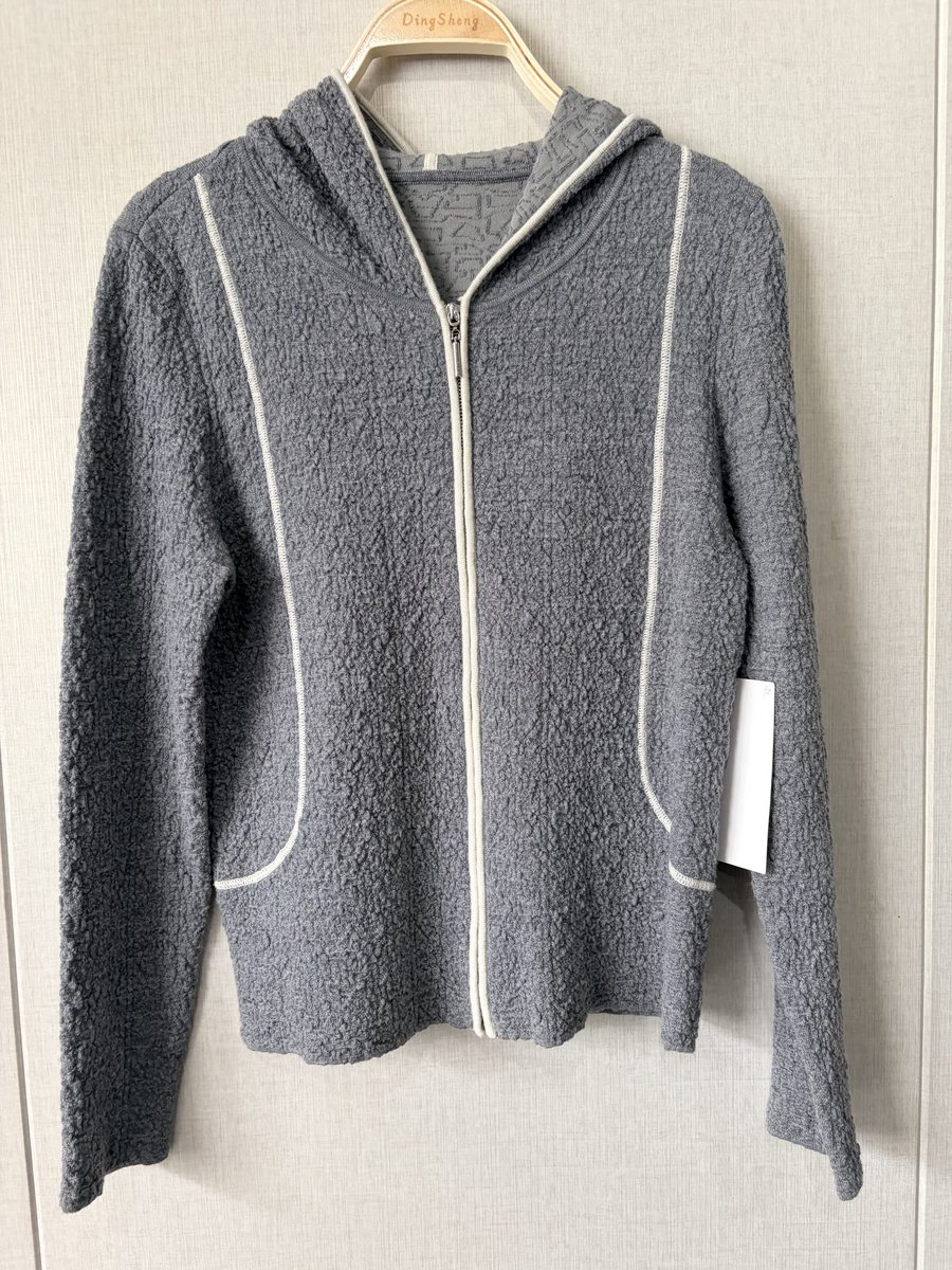 Grey hooded zip cardigan with ivory piping, style DS27-K04028-B, from the Knitwear World sample collection