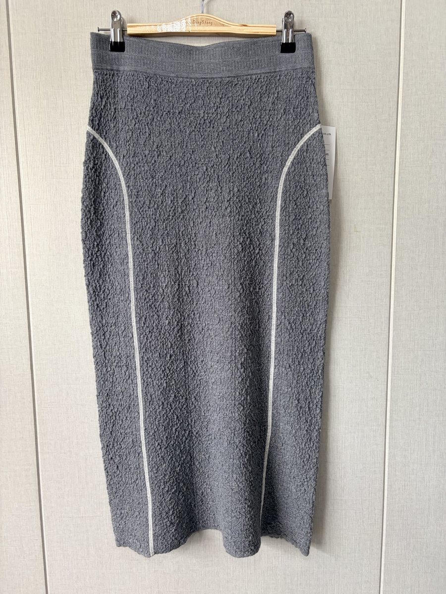 Grey knit midi skirt with ivory piping, style DS27-K04028-A, from the Knitwear World sample collection