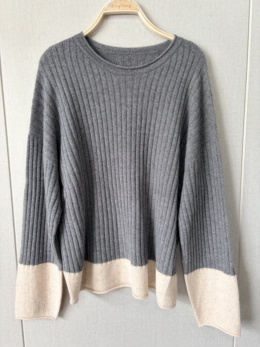 Grey rib pullover with ivory hem, style DS27-K010024, from the Knitwear World sample collection