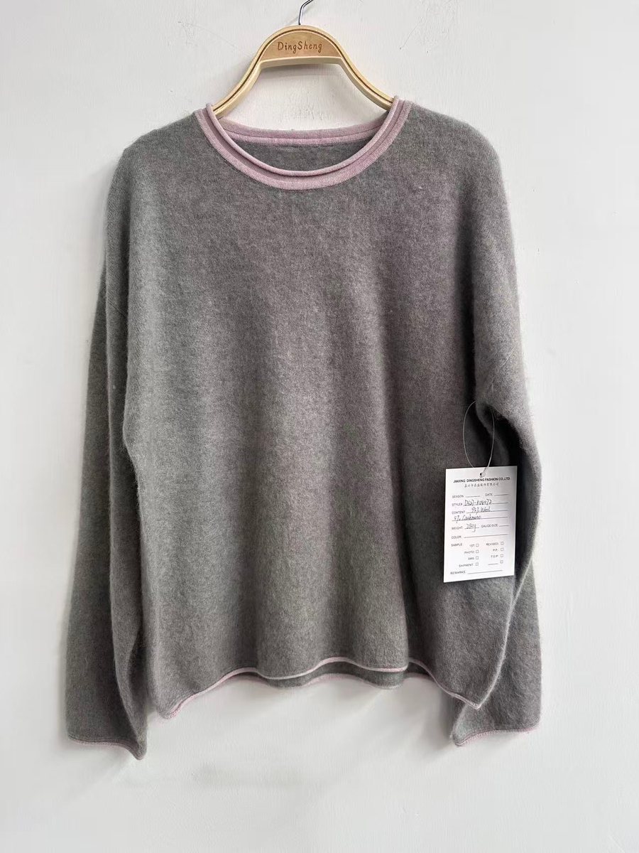 Grey wool-cashmere pullover with pink tipping, style DS27-K04072, from the Knitwear World sample collection