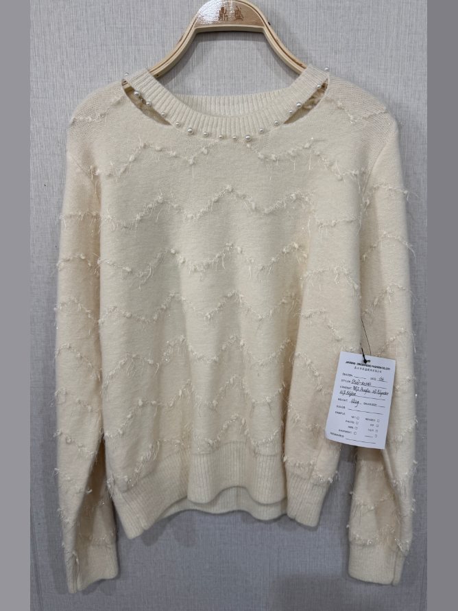 Ivory bobble-zigzag pullover with cut-out neckline, style DS27-K01061, from the Knitwear World sample collection