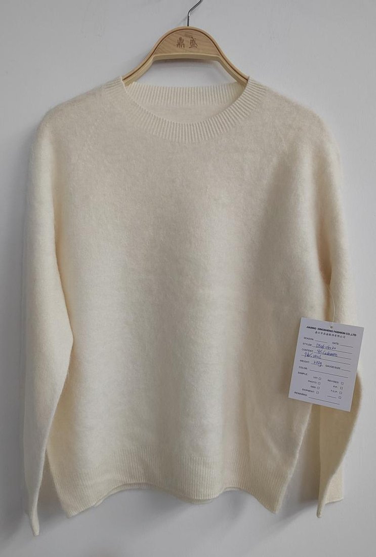 Ivory crew-neck pullover, style DS26-08020, from the Knitwear World sample collection
