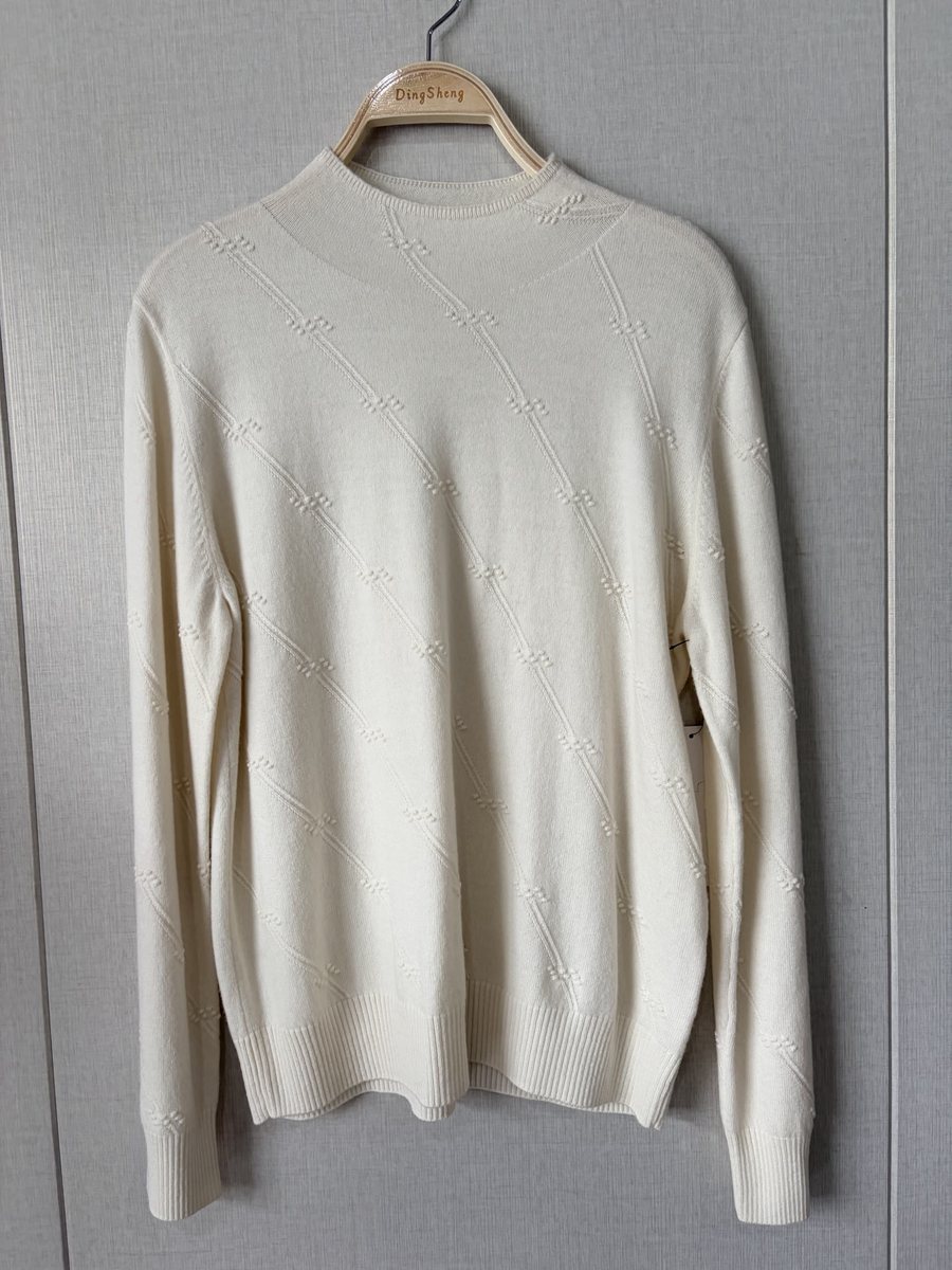 Ivory crew-neck pullover with bobble detail, style DS27-K070032, from the Knitwear World sample collection