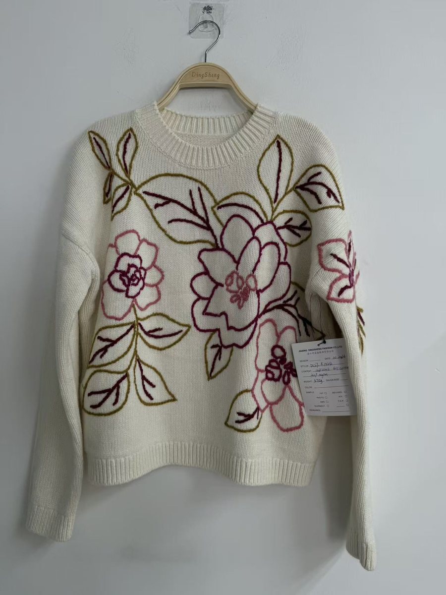 Ivory pullover with embroidered floral outline, style DS27-K1024, from the Knitwear World sample collection