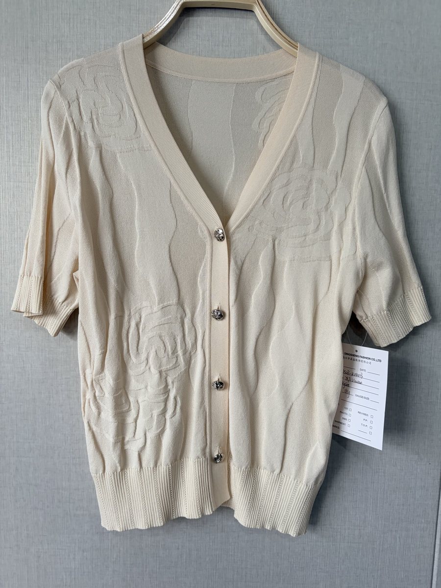 Ivory short-sleeve cardigan with tonal floral texture, style DS27-K04013, from the Knitwear World sample collection