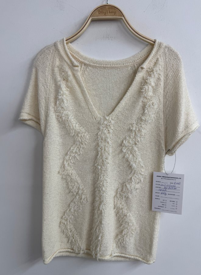 Ivory short-sleeve textured V-neck top, style DS27-K07036, from the Knitwear World sample collection
