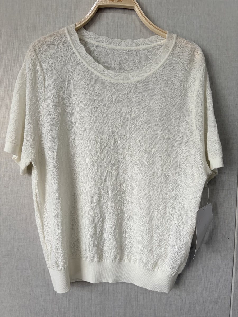 Ivory short-sleeve top with butterfly pointelle, style DS27-YS04021, from the Knitwear World sample collection