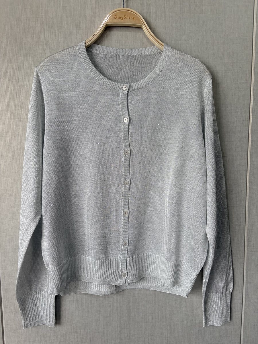 Light grey fine-knit cardigan, style DS27-K070023, from the Knitwear World sample collection