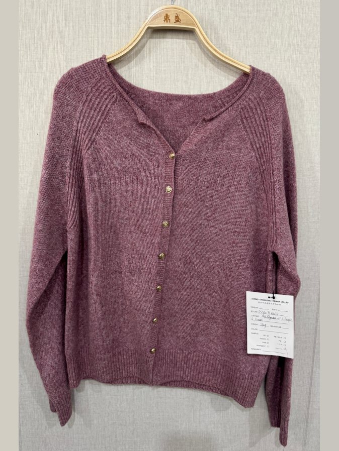 Mauve rib cardigan with gold buttons, style DS27-YS25038, from the Knitwear World sample collection