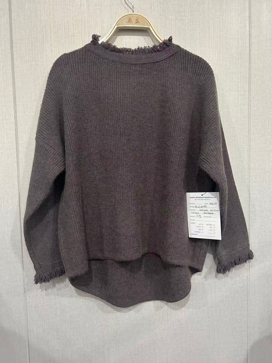 Mauve rib pullover with fringed edges, style DS27-K10180, from the Knitwear World sample collection