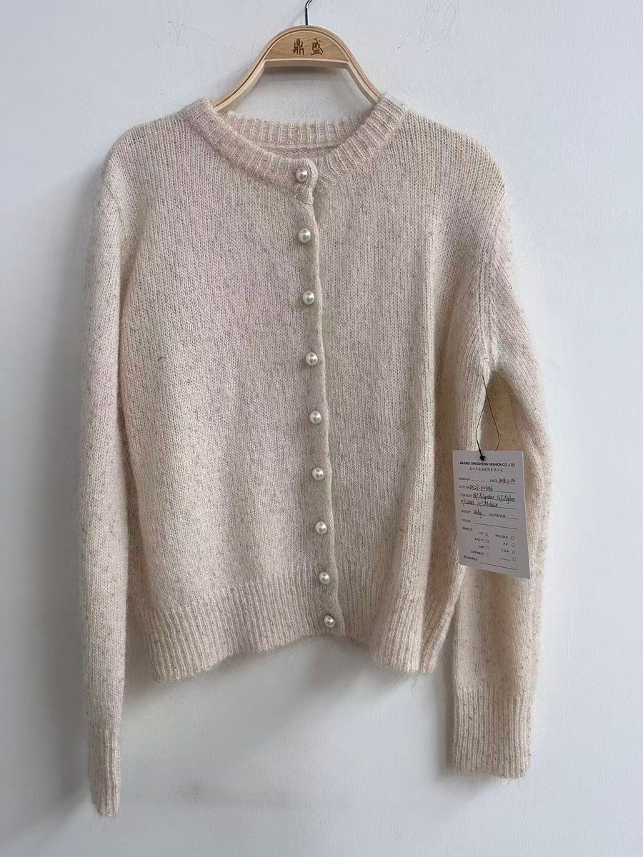 Oatmeal flecked cardigan with pearl buttons, style DS27-K01036, from the Knitwear World sample collection