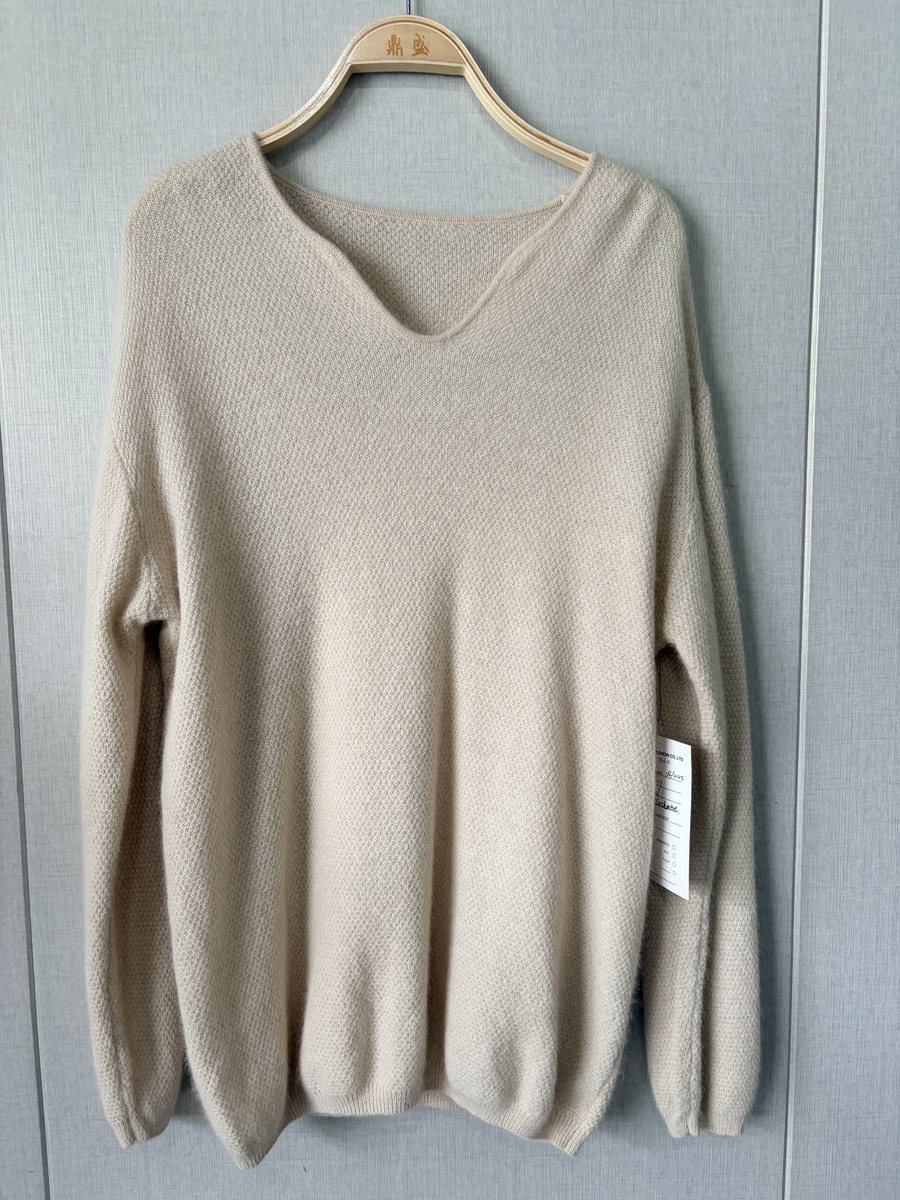 Oatmeal wool-cashmere notch-neck pullover, style DS25-K12027, from the Knitwear World sample collection