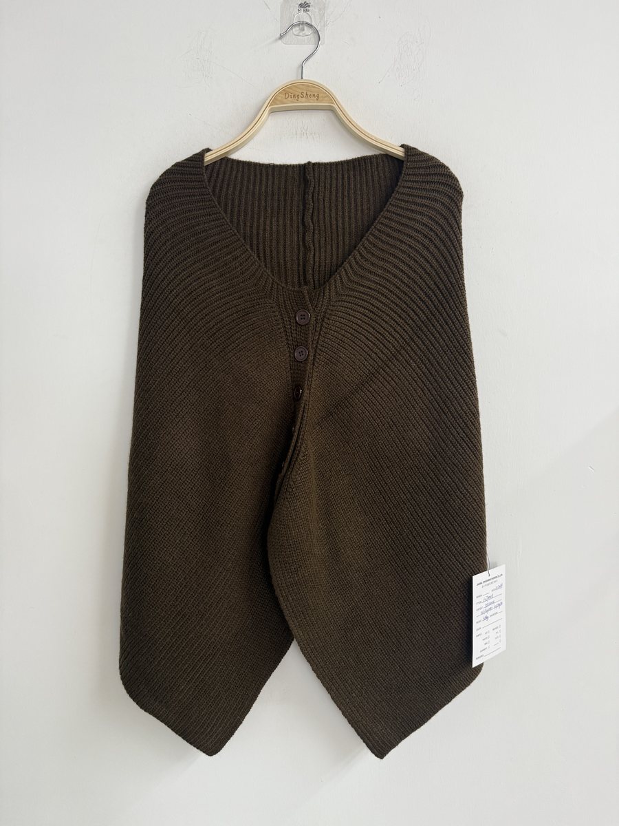 Olive rib cocoon cardigan with pointed hem, style DS27-K1008, from the Knitwear World sample collection