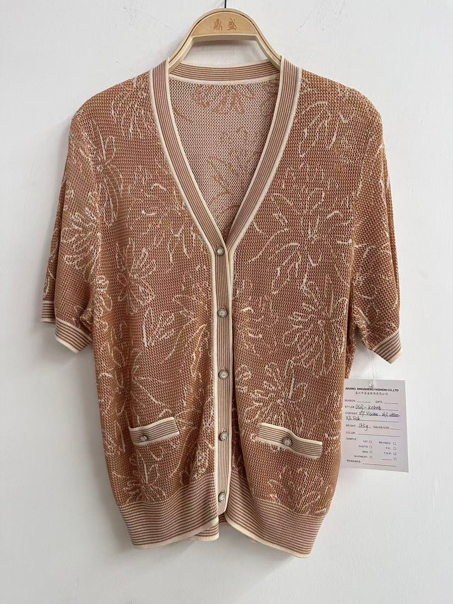 Rust short-sleeve cardigan with floral pattern, style DS27-K04006, from the Knitwear World sample collection