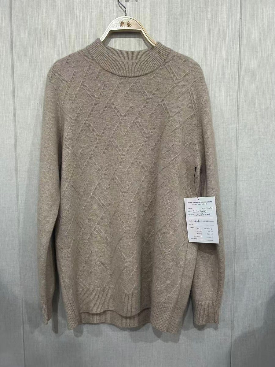 Taupe diamond-textured cashmere pullover, style DS27-K10109, from the Knitwear World sample collection